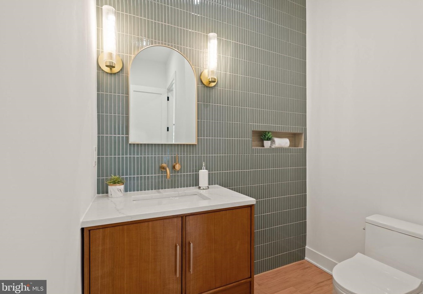 132 Kingsley Rd, Vienna VA  22180-6501 exterior