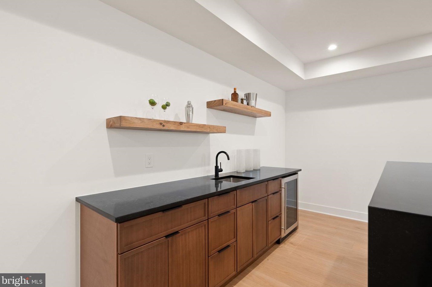 132 Kingsley Rd, Vienna VA  22180-6501 exterior