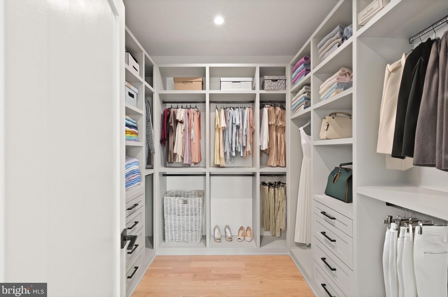 132 Kingsley Rd, Vienna VA  22180-6501 exterior