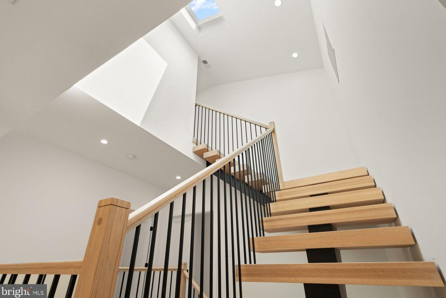 132 Kingsley Rd, Vienna VA  22180-6501 exterior