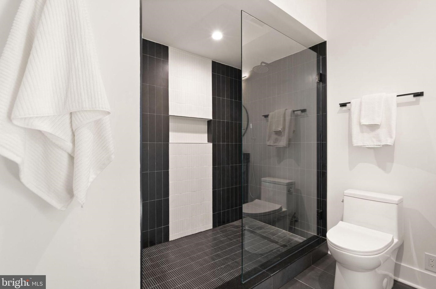 132 Kingsley Rd, Vienna VA  22180-6501 exterior