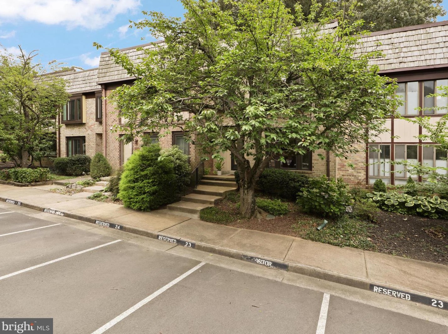 10225 Blake Ln, Vienna, VA 22124