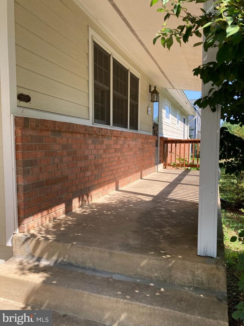 852 Constellation Dr, Great Falls, VA 22066