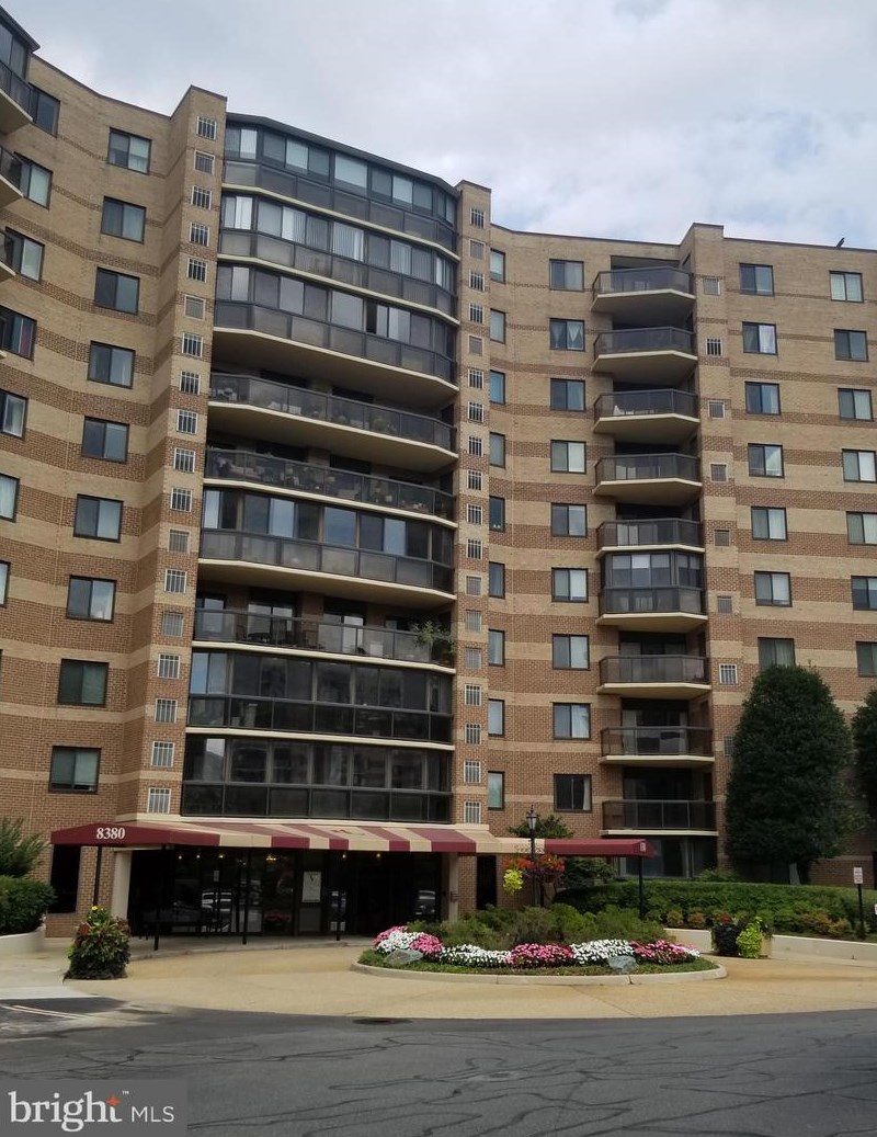 8340 Greensboro Dr Apt 717, Mc Lean, VA 22102