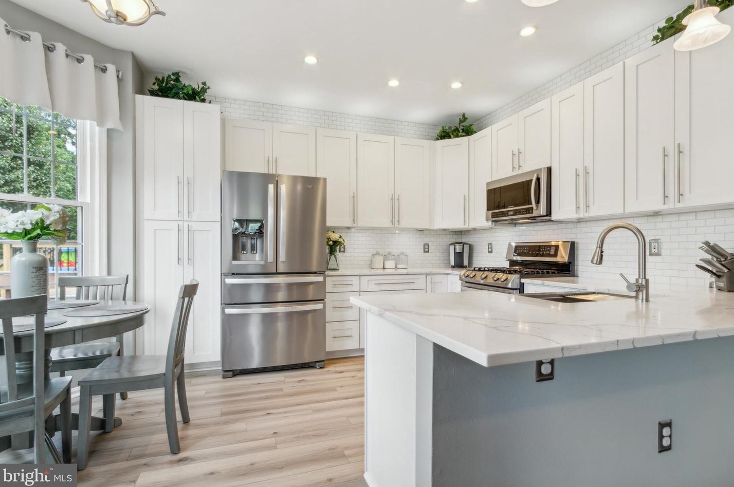 6560 Creek Run Dr, Centreville, VA 20121-3866