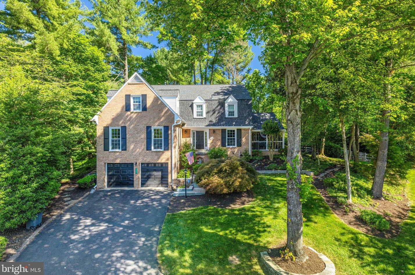 1300 Meadow Glen Dr, Vienna, VA 22182