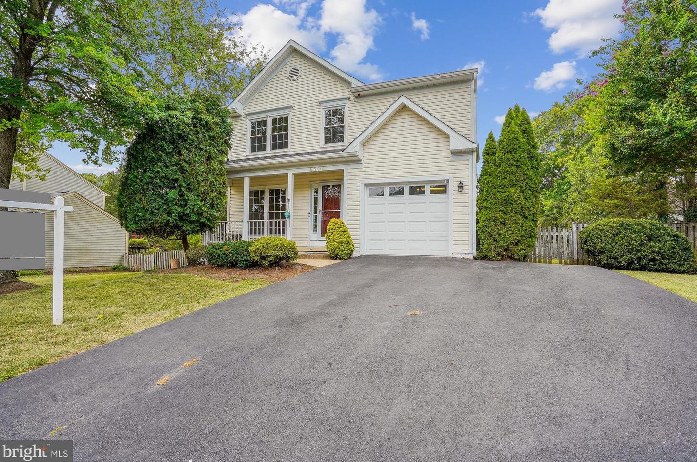5504 Sequoia Farms Dr, Centreville, VA 20120