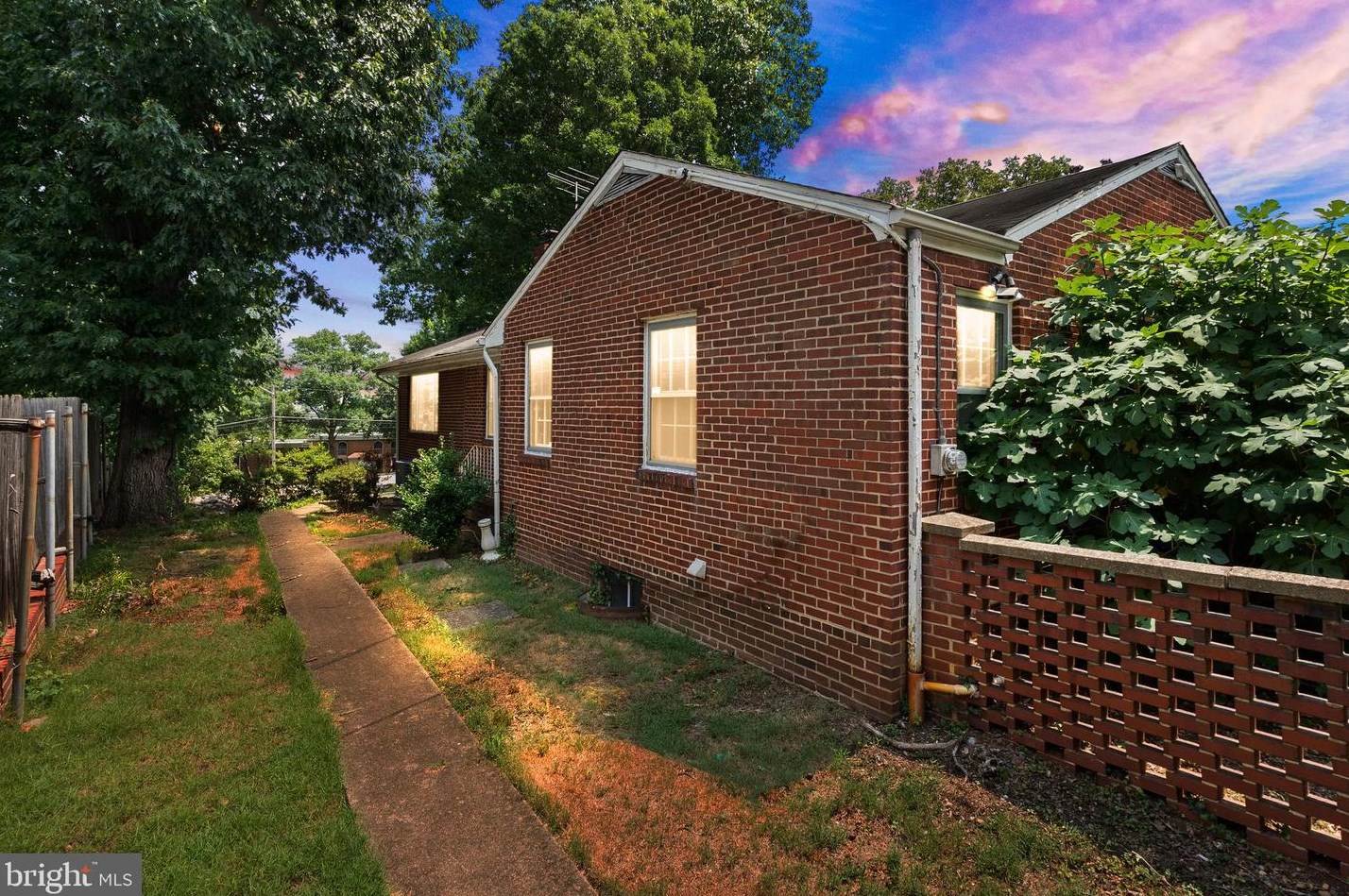 5730 Kings Hwy, Alexandria, VA 22303-1412