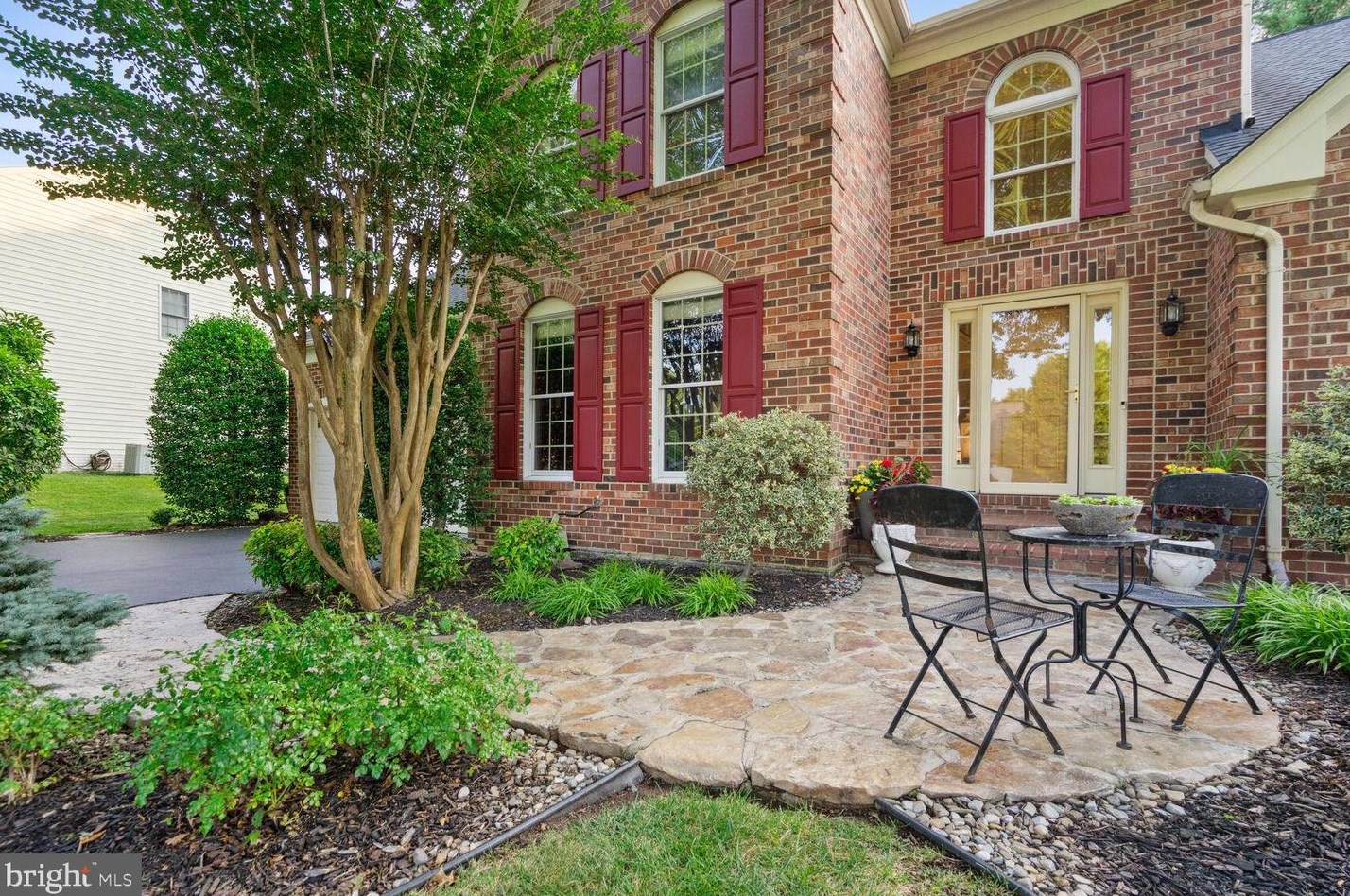 6196 Hidden Canyon Rd, Centreville, VA 20120