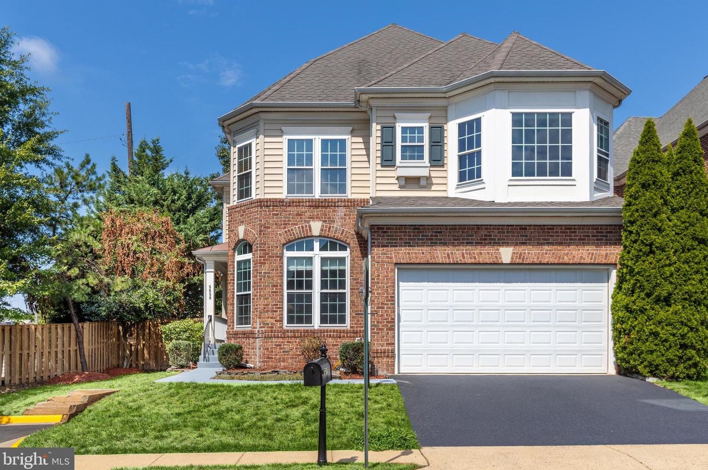 5650 Powers Ln, Centreville, VA 20120