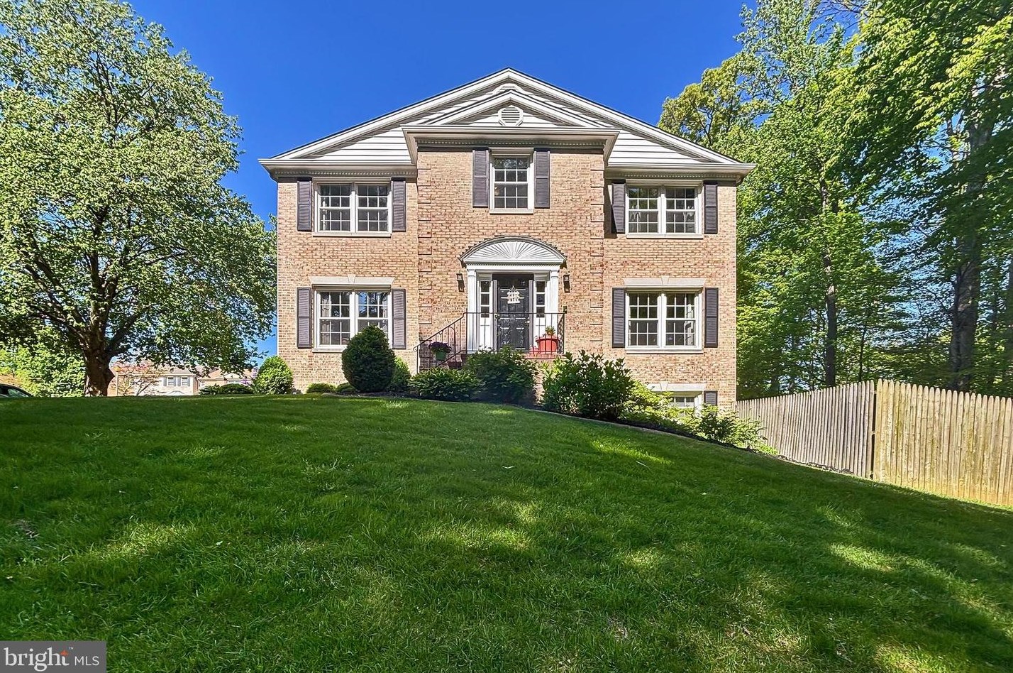 9400 Park Hunt Ct, Springfield, VA 22153-1351
