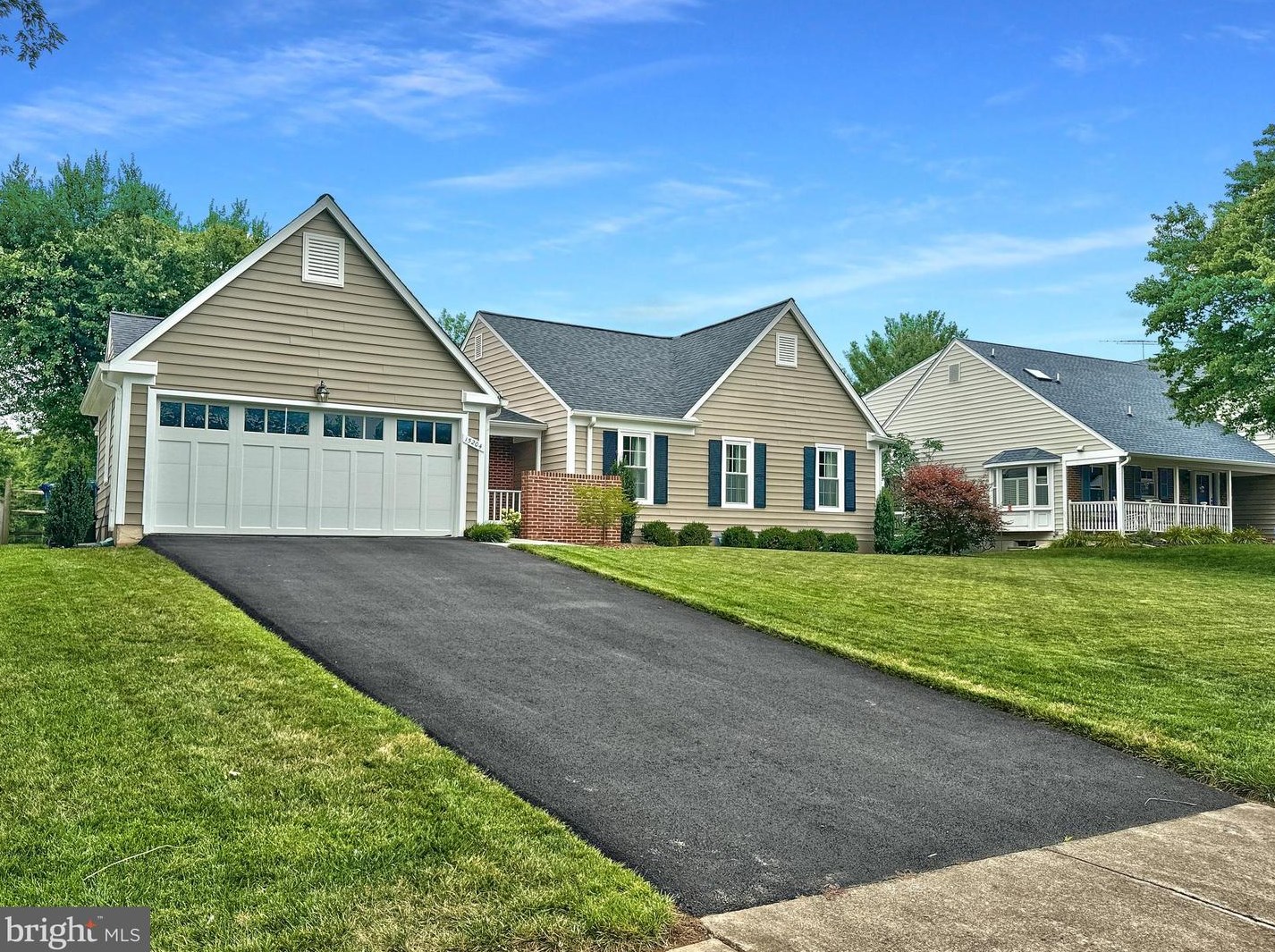 15204 Honsena Dr, Centreville, VA 20120