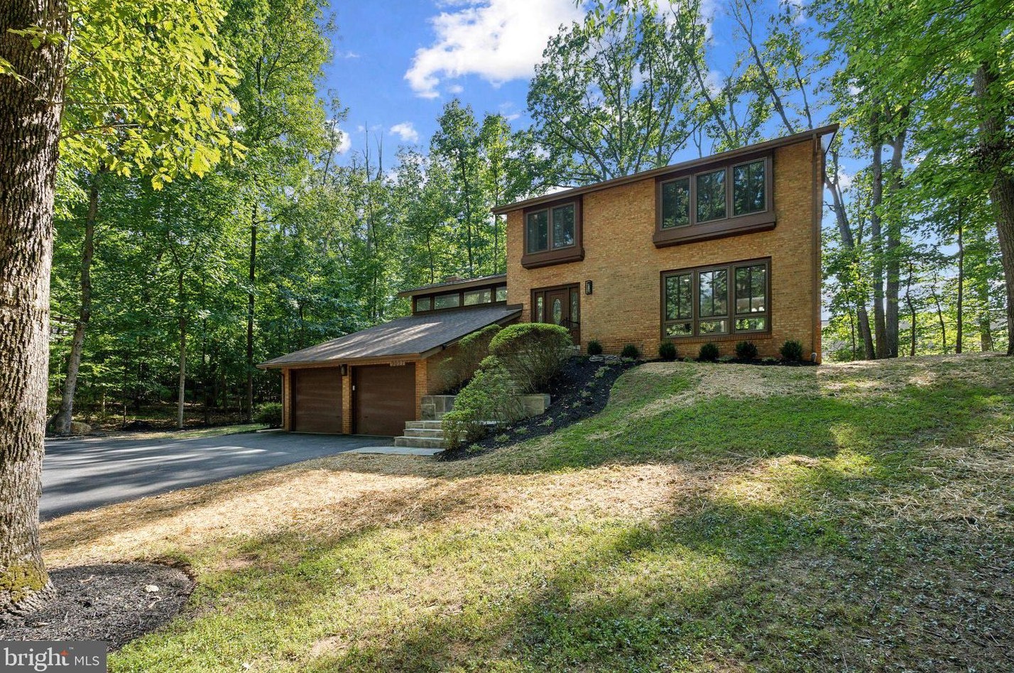 9027 Timberwolf Ct, Vienna, VA 22182