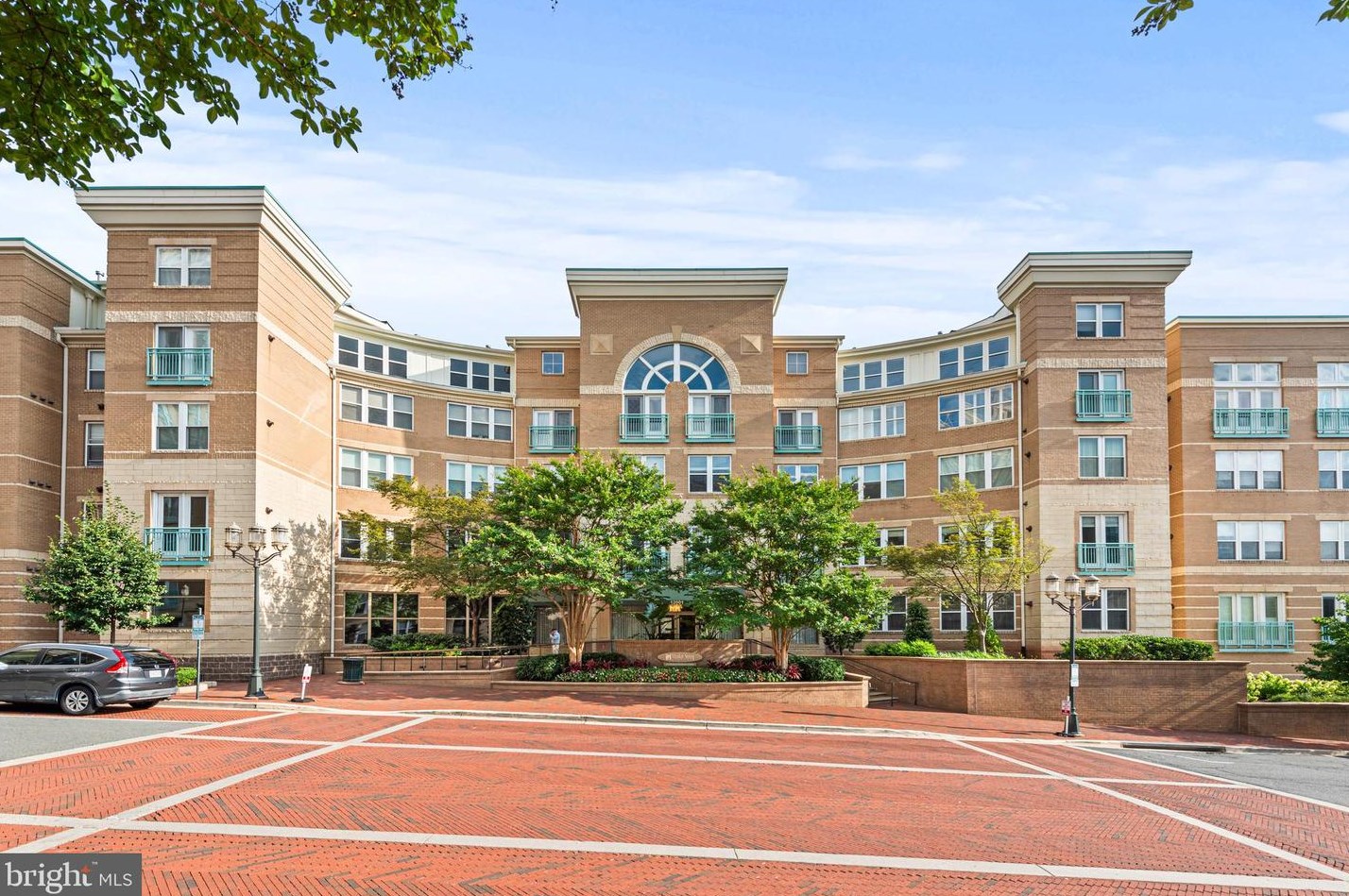 12001 Market St, Herndon, VA 20190-6209