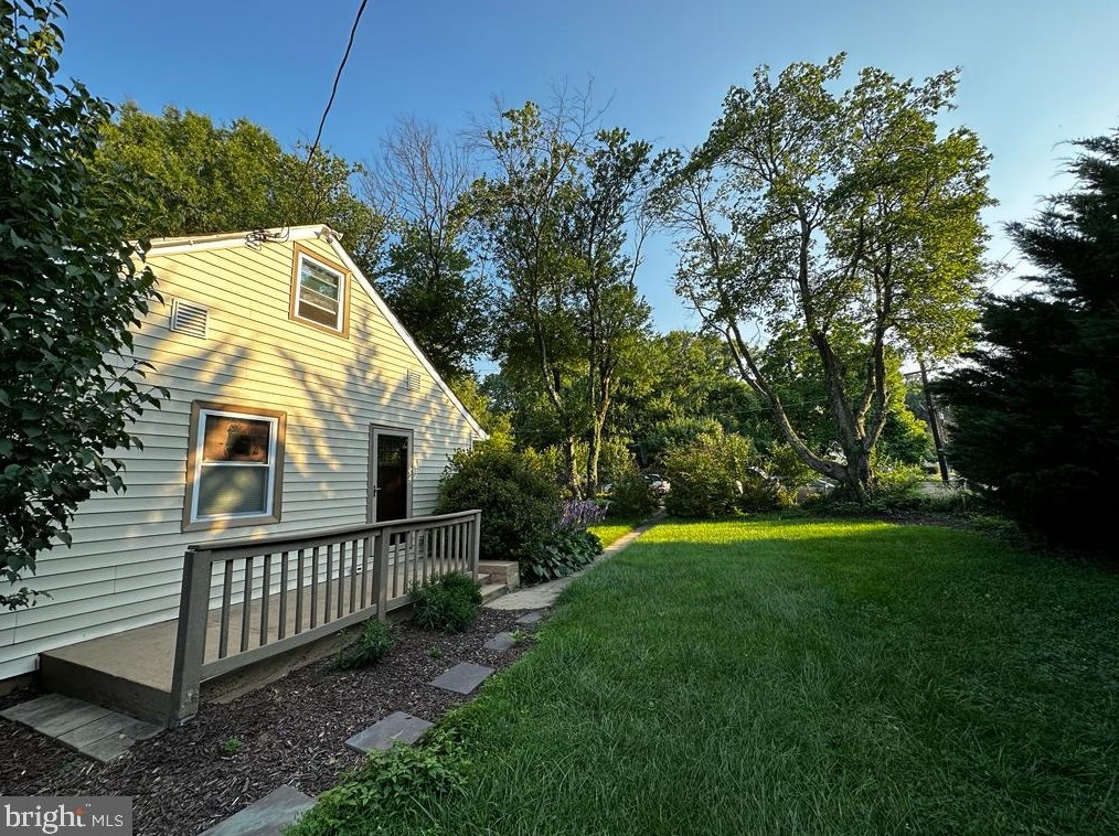 2127 Pimmit Dr, Falls Church, VA 22043