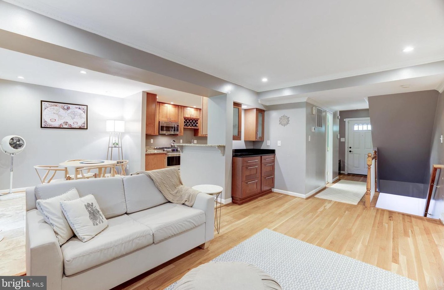 11721 Shore Dr, Herndon VA  20190-4506 exterior