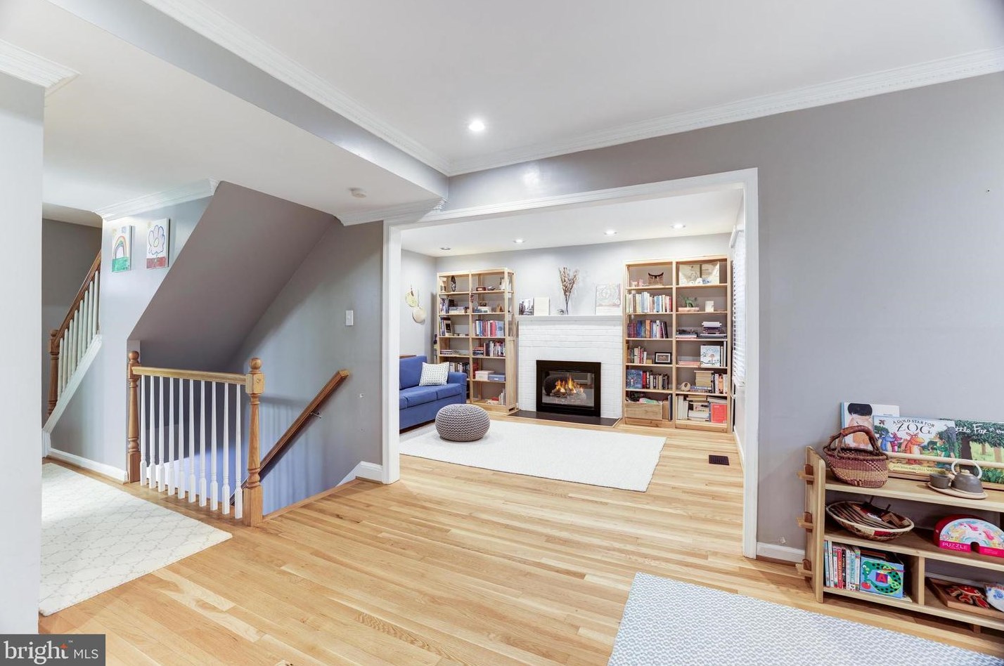 11721 Shore Dr, Herndon VA  20190-4506 exterior