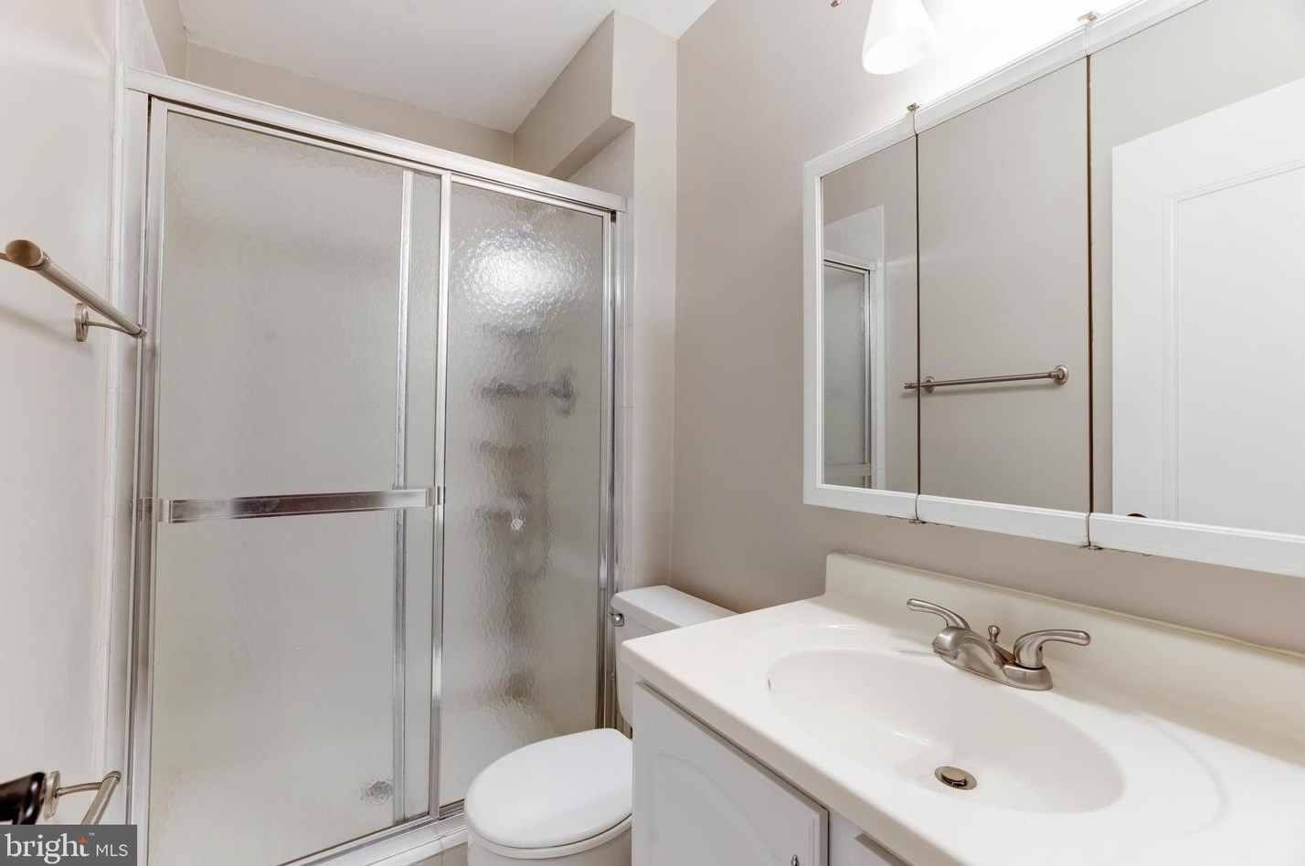 11721 Shore Dr, Herndon VA  20190-4506 exterior