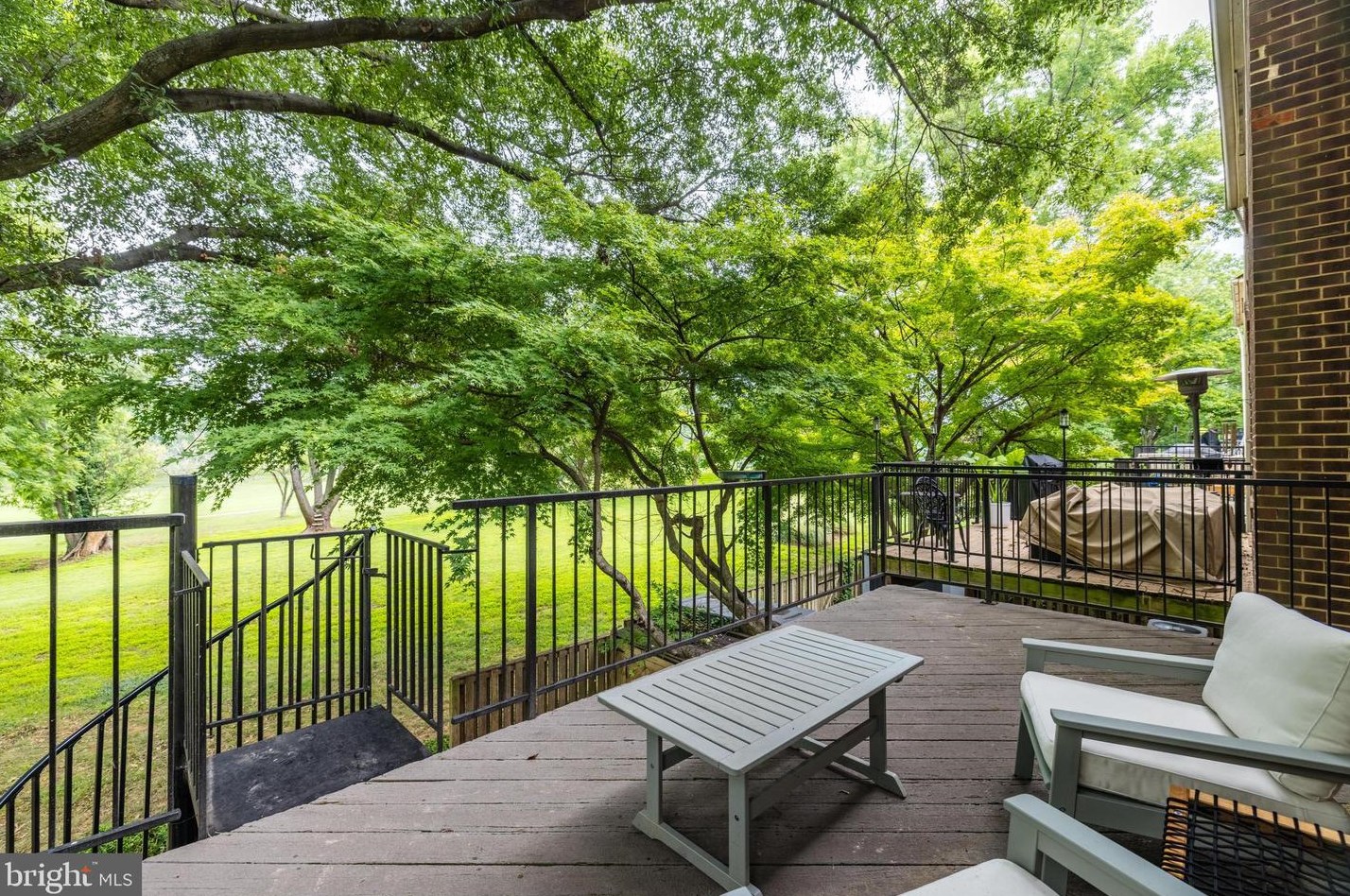 11721 Shore Dr, Herndon VA  20190-4506 exterior