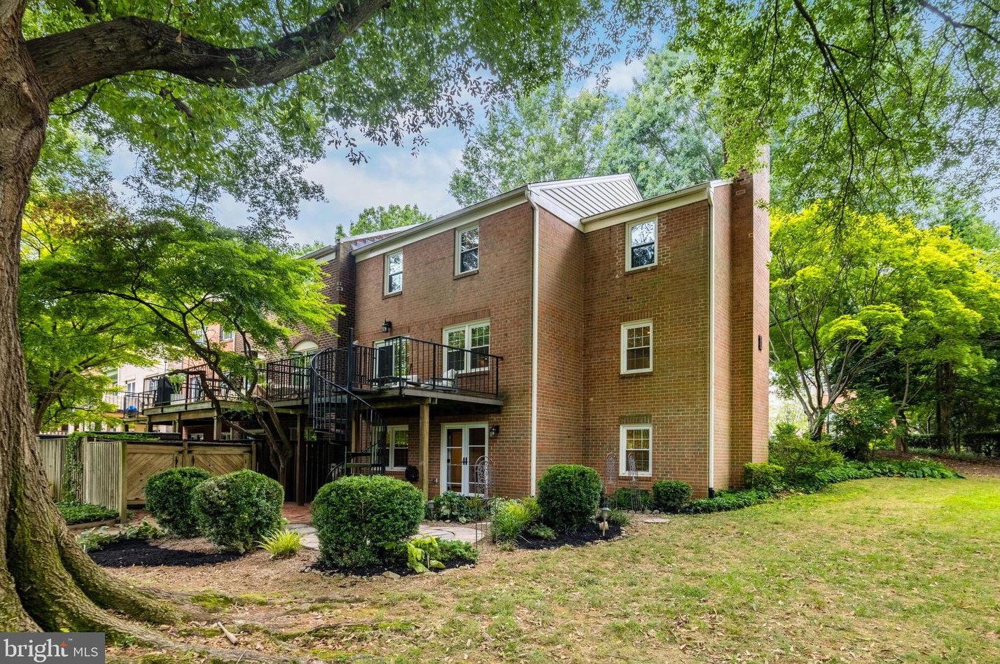 11721 Shore Dr, Herndon VA  20190-4506 exterior