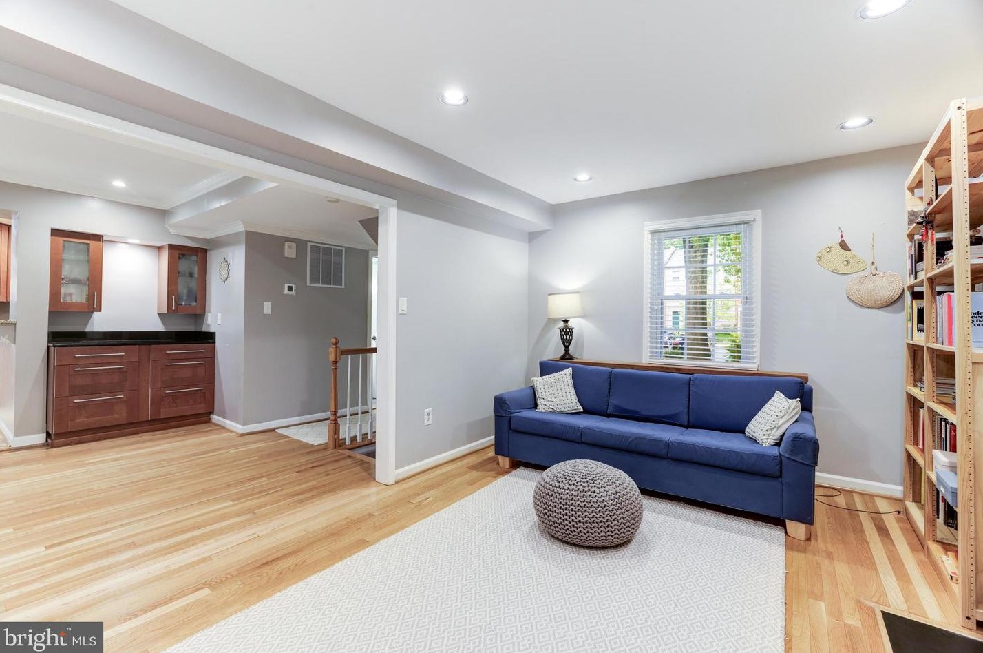 11721 Shore Dr, Herndon VA  20190-4506 exterior