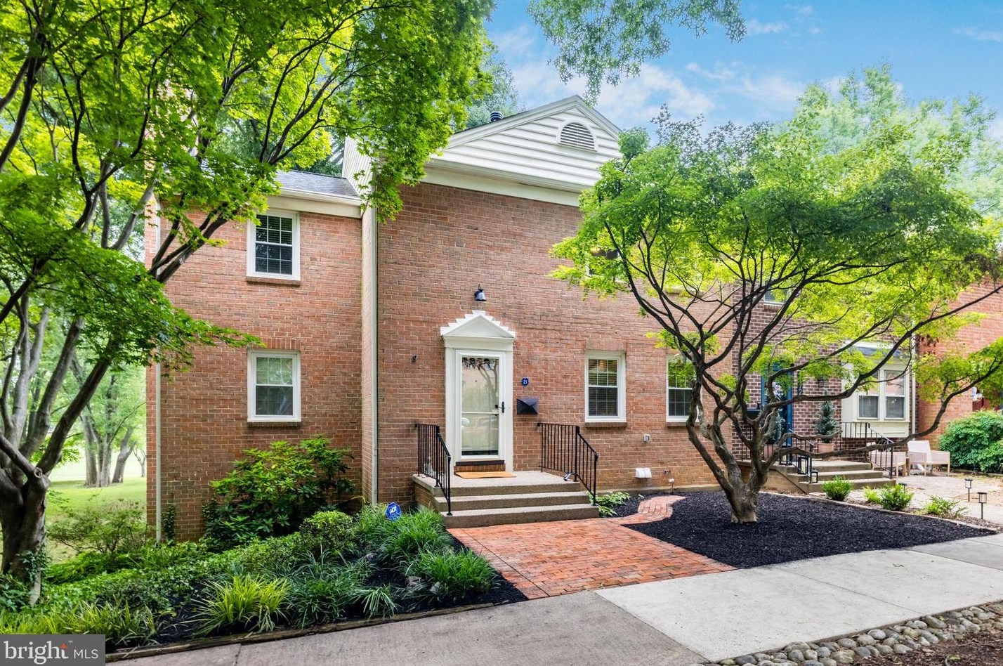 11721 Shore Dr, Herndon, VA 20190-4506
