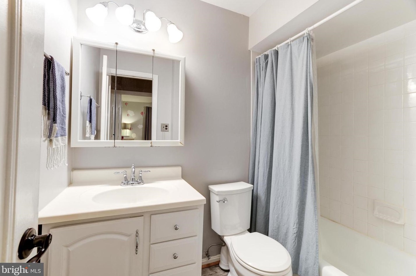 11721 Shore Dr, Herndon VA  20190-4506 exterior