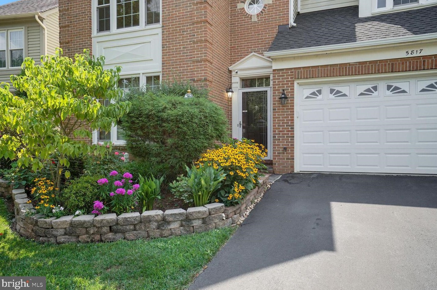 5817 Cub Stream Dr, Centreville, VA 20120