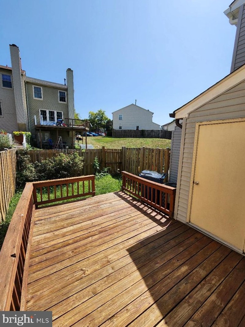 14470 Four Chimney Dr, Centreville VA  20120-3232 exterior