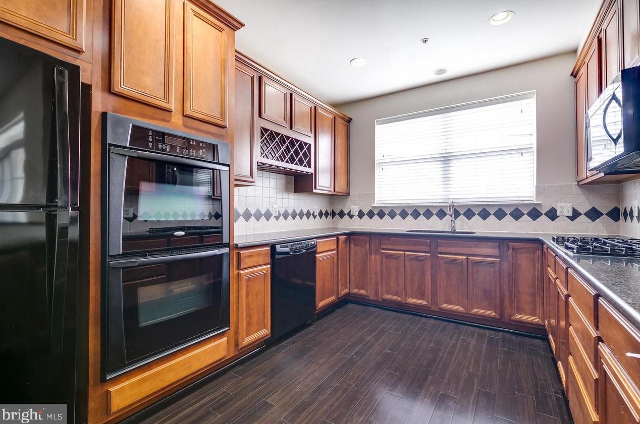 12424 Liberty Bridge Rd #12424b, Fairfax, VA 22033