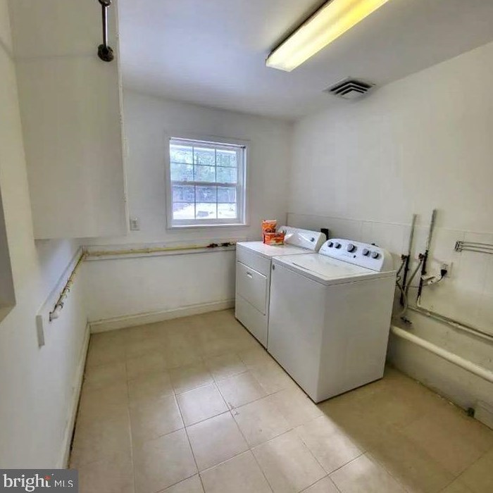 1323 Hunter Mill Rd, Vienna VA  22182-1304 exterior