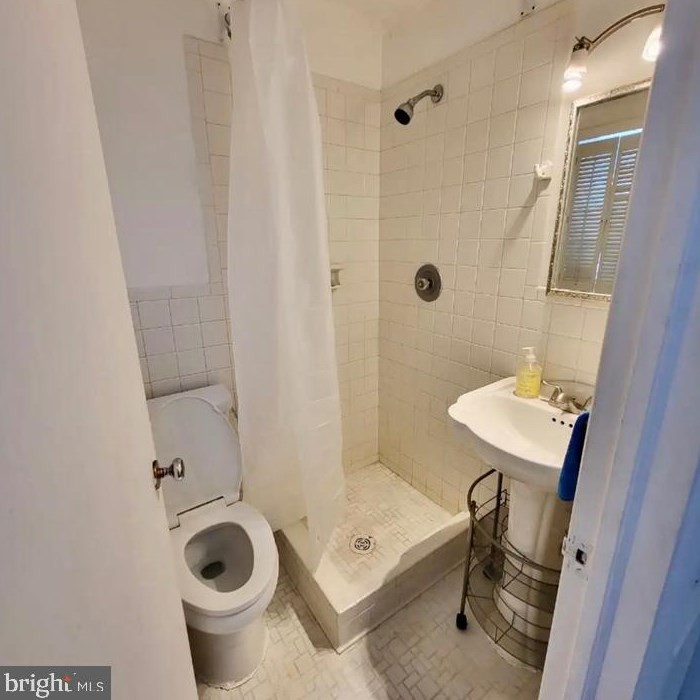 1323 Hunter Mill Rd, Vienna VA  22182-1304 exterior