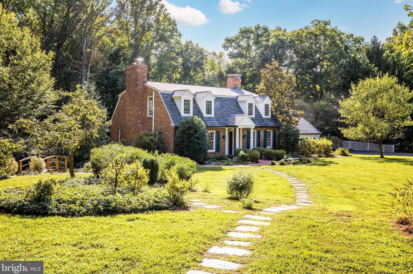 346 Springvale Rd, Great Falls, VA 22066