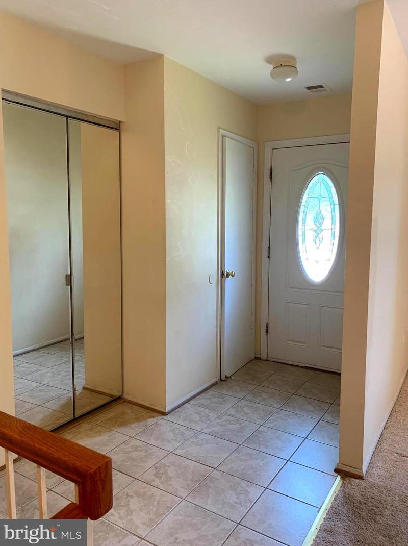 6069 Hollow Hill Ln, Springfield VA  22152-1420 exterior