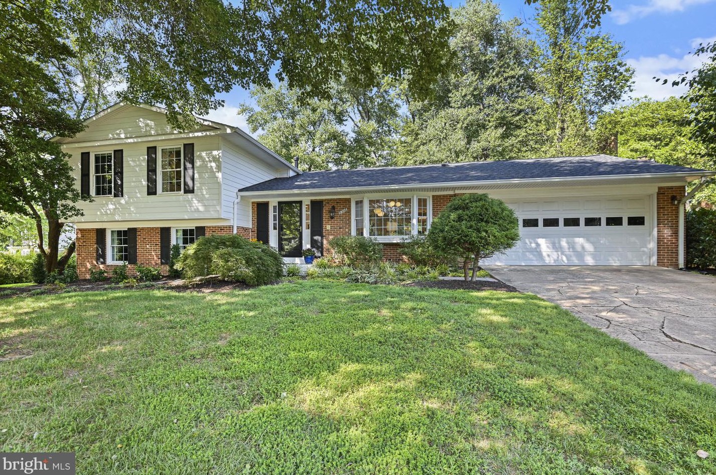 9306 Schubert Ct, Vienna, VA 22182