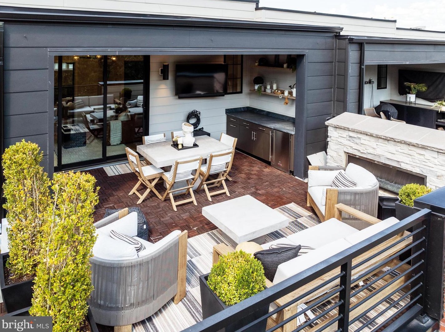 11732 Sunrise Valley Dr, Herndon VA  20191-1403 exterior