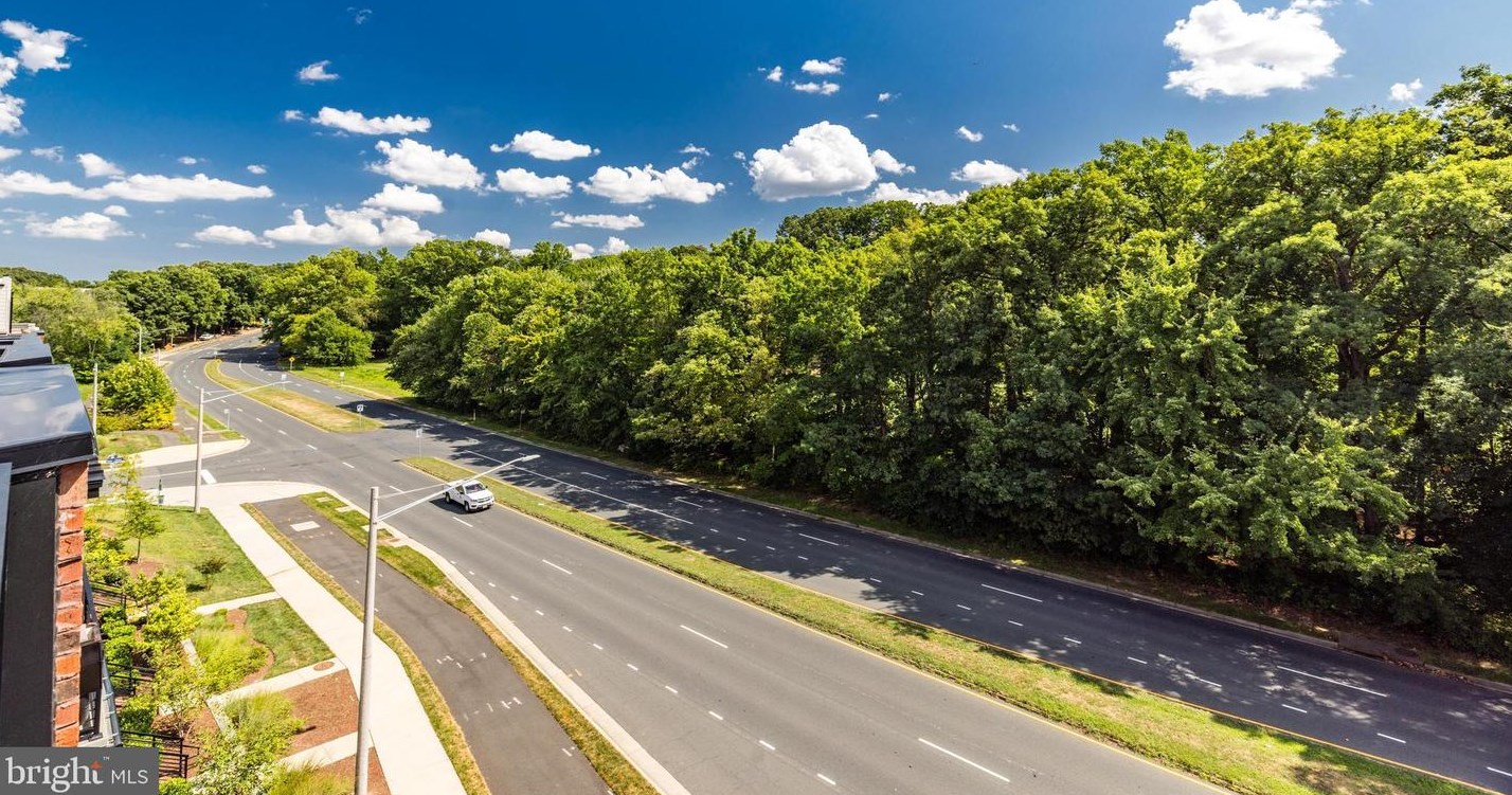 11732 Sunrise Valley Dr, Herndon VA  20191-1403 exterior