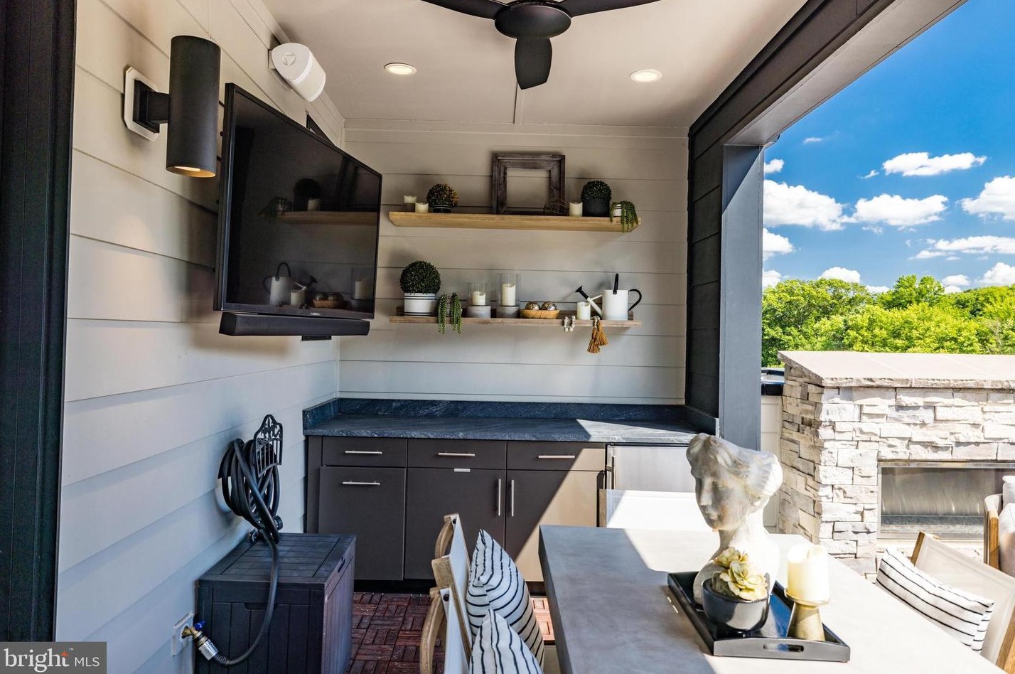 11732 Sunrise Valley Dr, Herndon VA  20191-1403 exterior