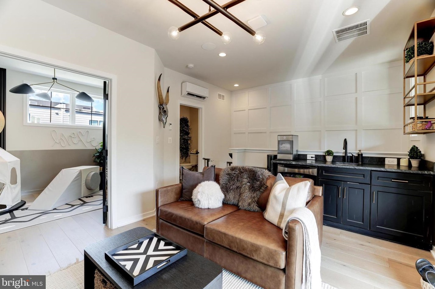 11732 Sunrise Valley Dr, Herndon VA  20191-1403 exterior