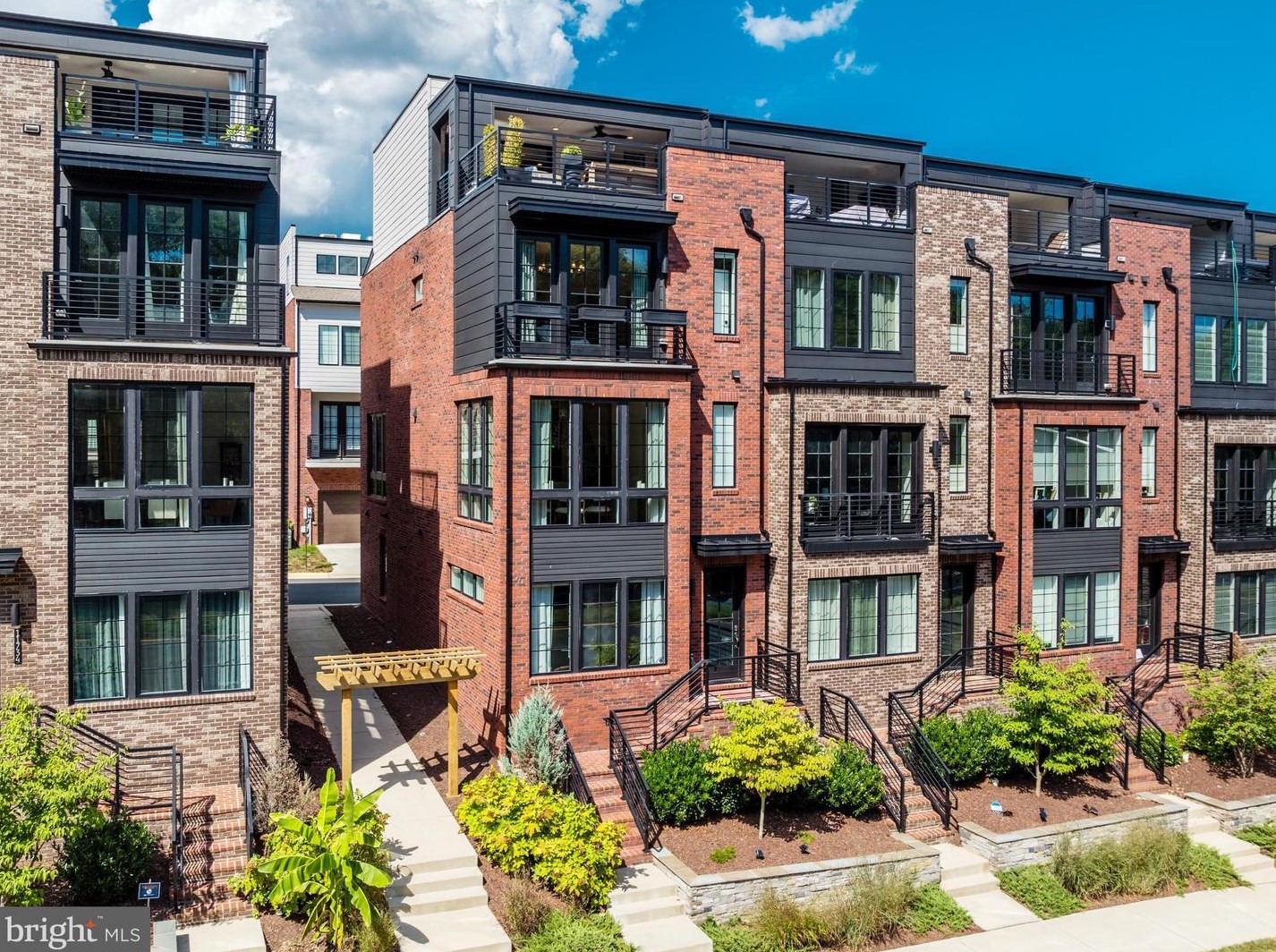 11732 Sunrise Valley Dr, Herndon, VA 20191-1403