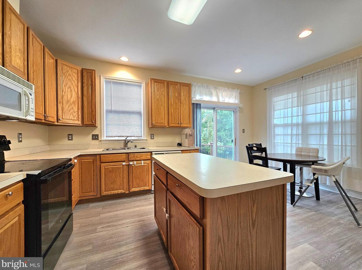 8526 Towne Manor Ct, Alexandria, VA 22309
