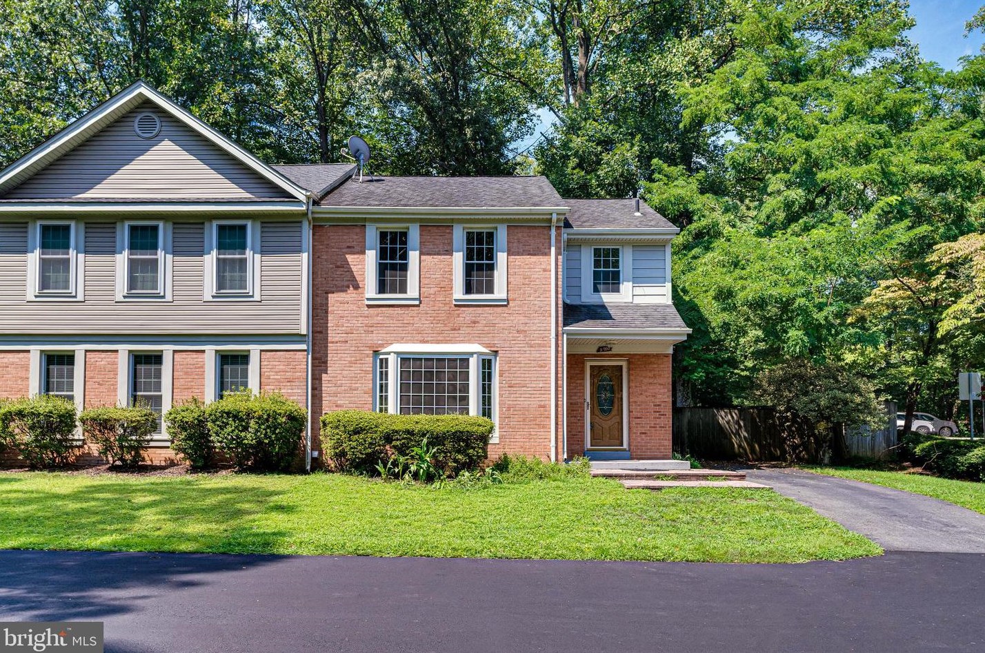 9995 Hemlock Woods Ln, Springfield, VA 22015
