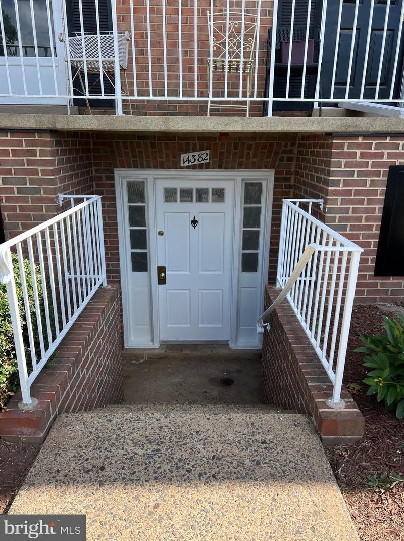 14382 Avocado Ct, Centreville, VA 20121