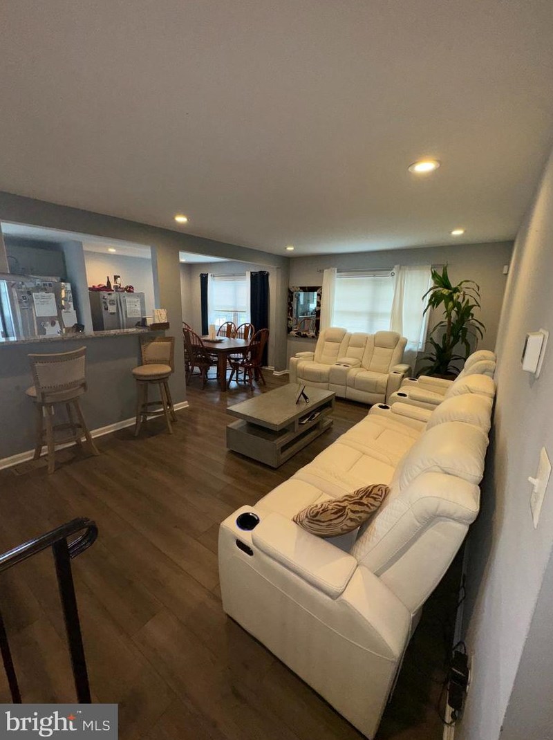 2102 Maleady Dr, Herndon, VA 20170-4021