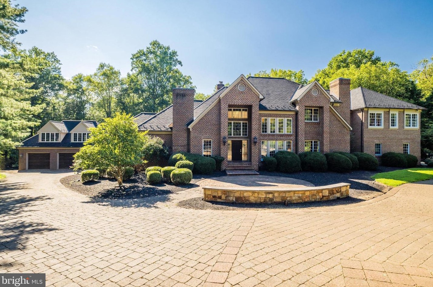 530 Walker Rd, Great Falls, VA 22066