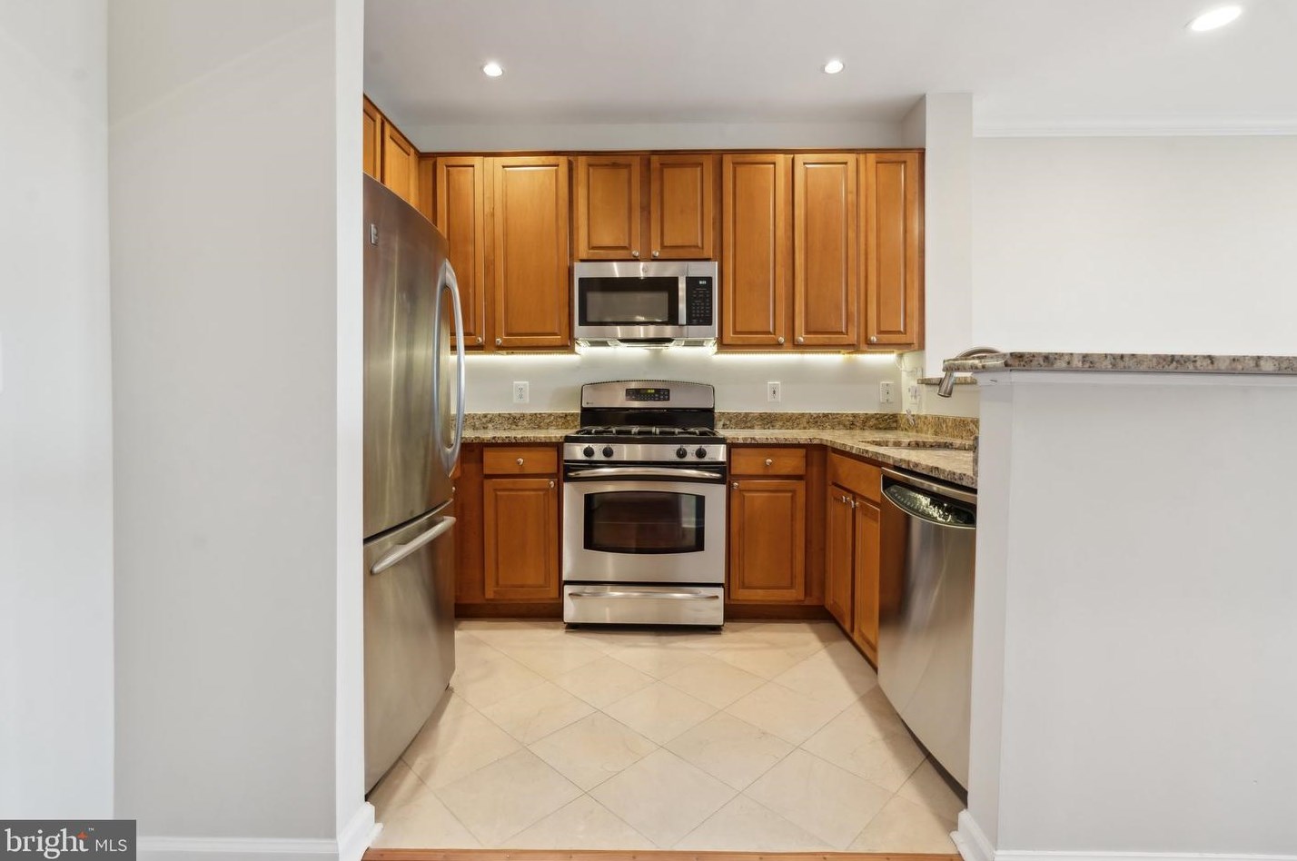 12000 Market St, Herndon, VA 20190-5693