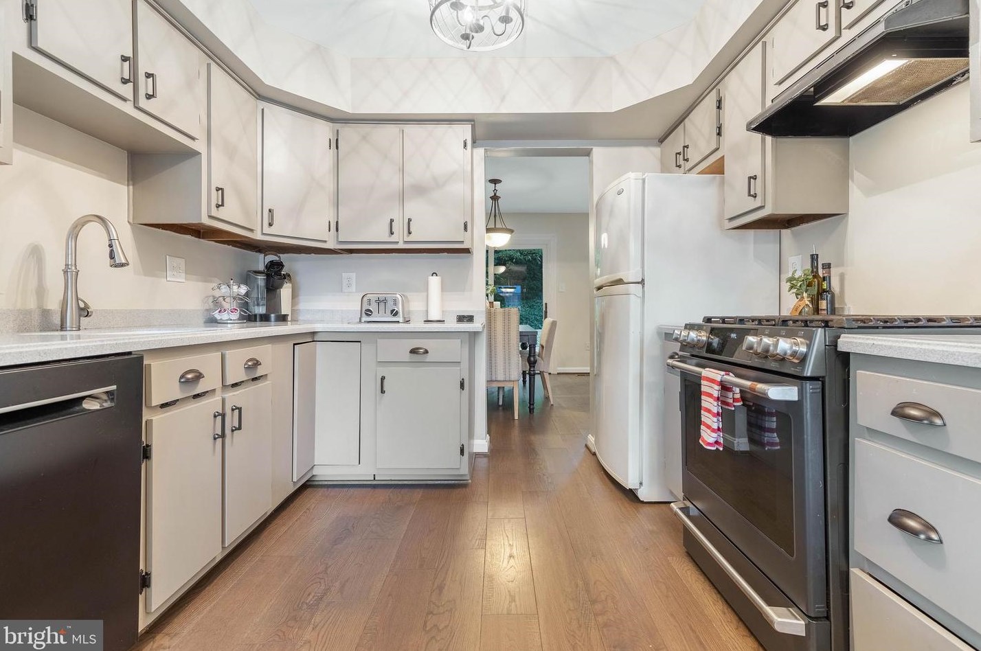 8609 Etta Dr, Springfield VA 22152-2706 exterior