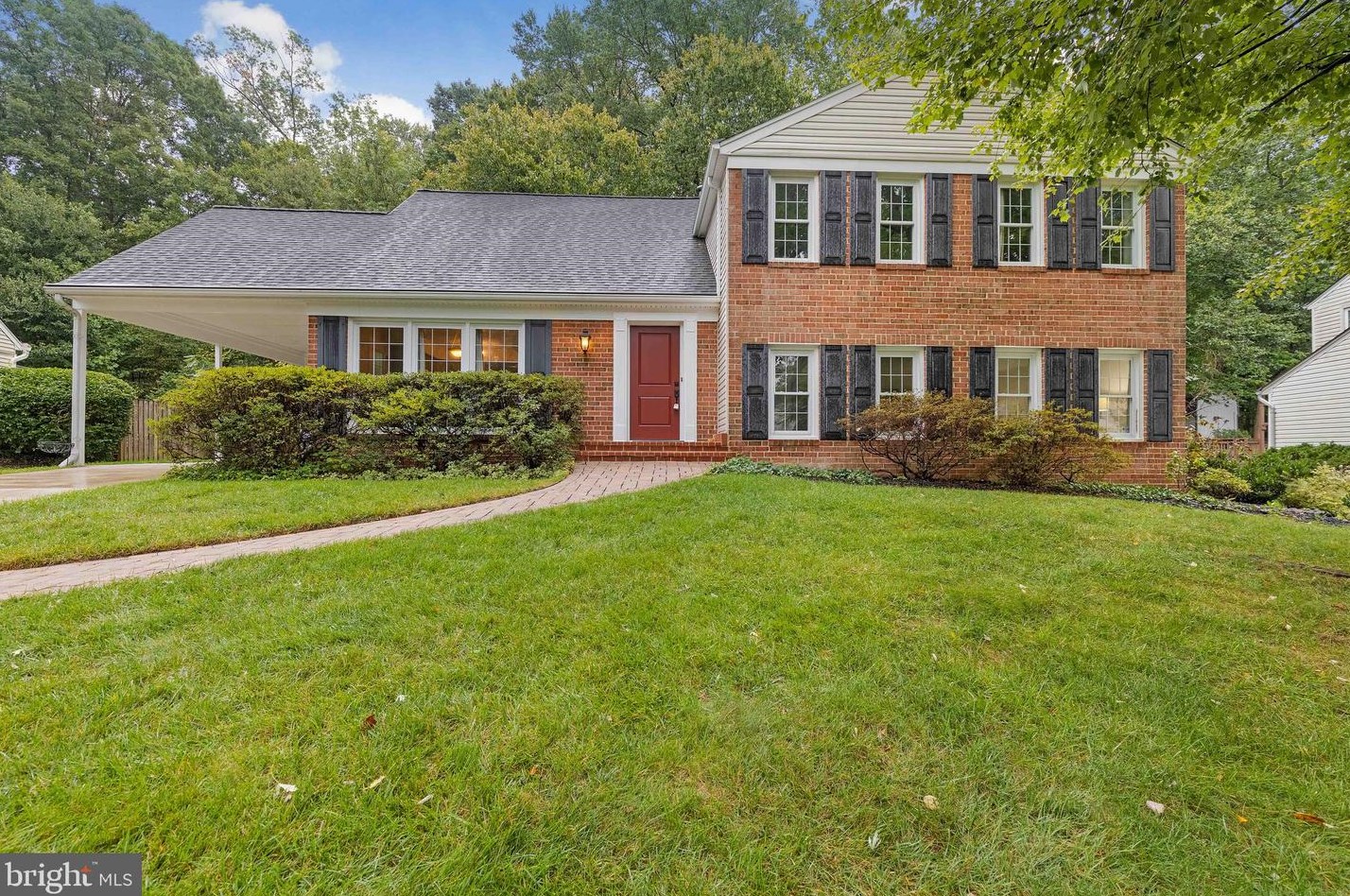 8609 Etta Dr, Springfield VA 22152-2706 exterior