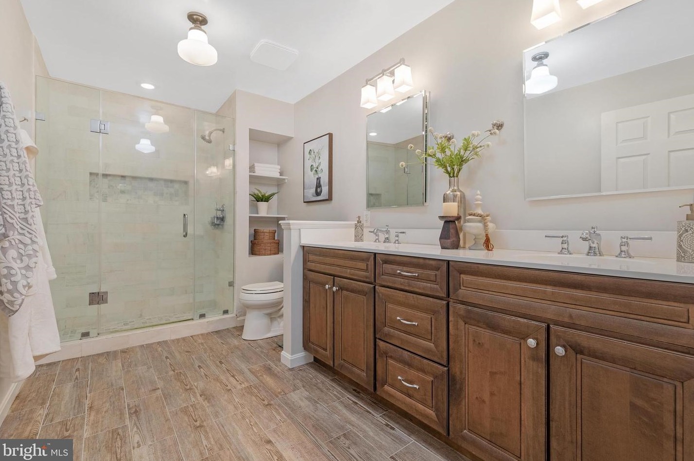 8609 Etta Dr, Springfield VA 22152-2706 exterior