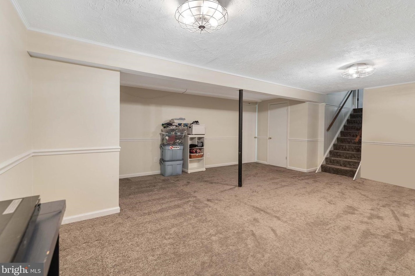 8609 Etta Dr, Springfield VA 22152-2706 exterior